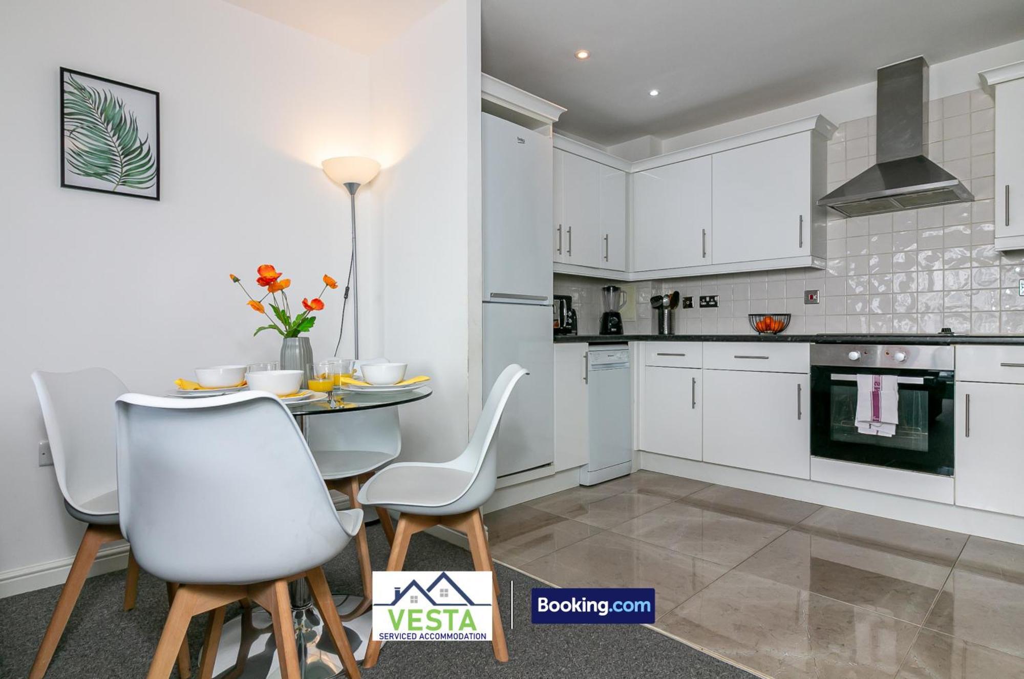 Two Bedrooms By Vesta Serviced & Short Lets Hatfield With Free Wifi Apartment