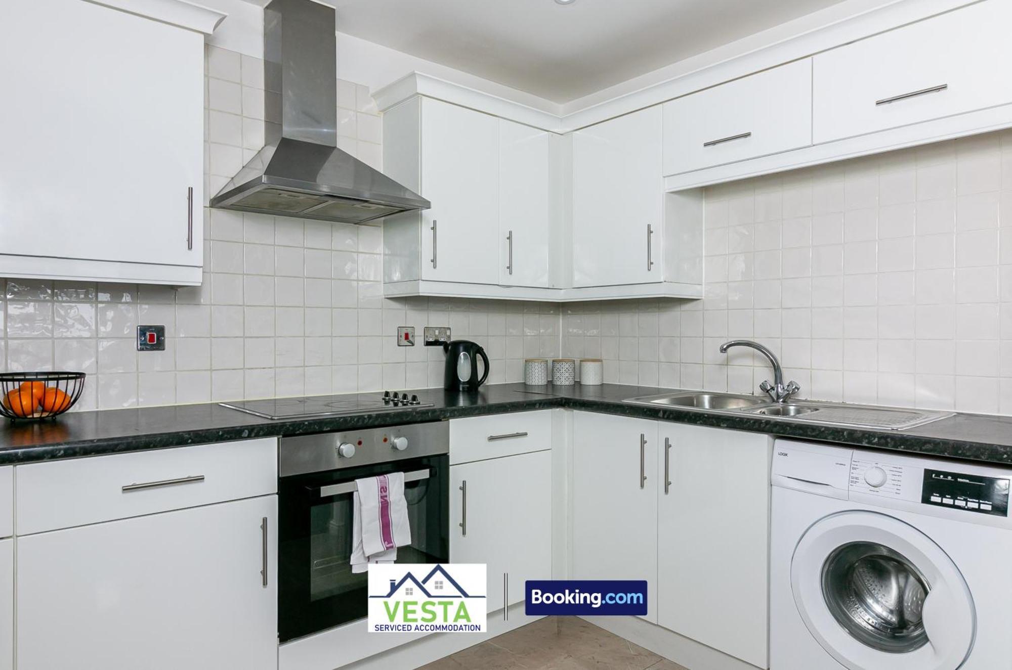 Two Bedrooms By Vesta Serviced & Short Lets Hatfield With Free Wifi Apartment *
