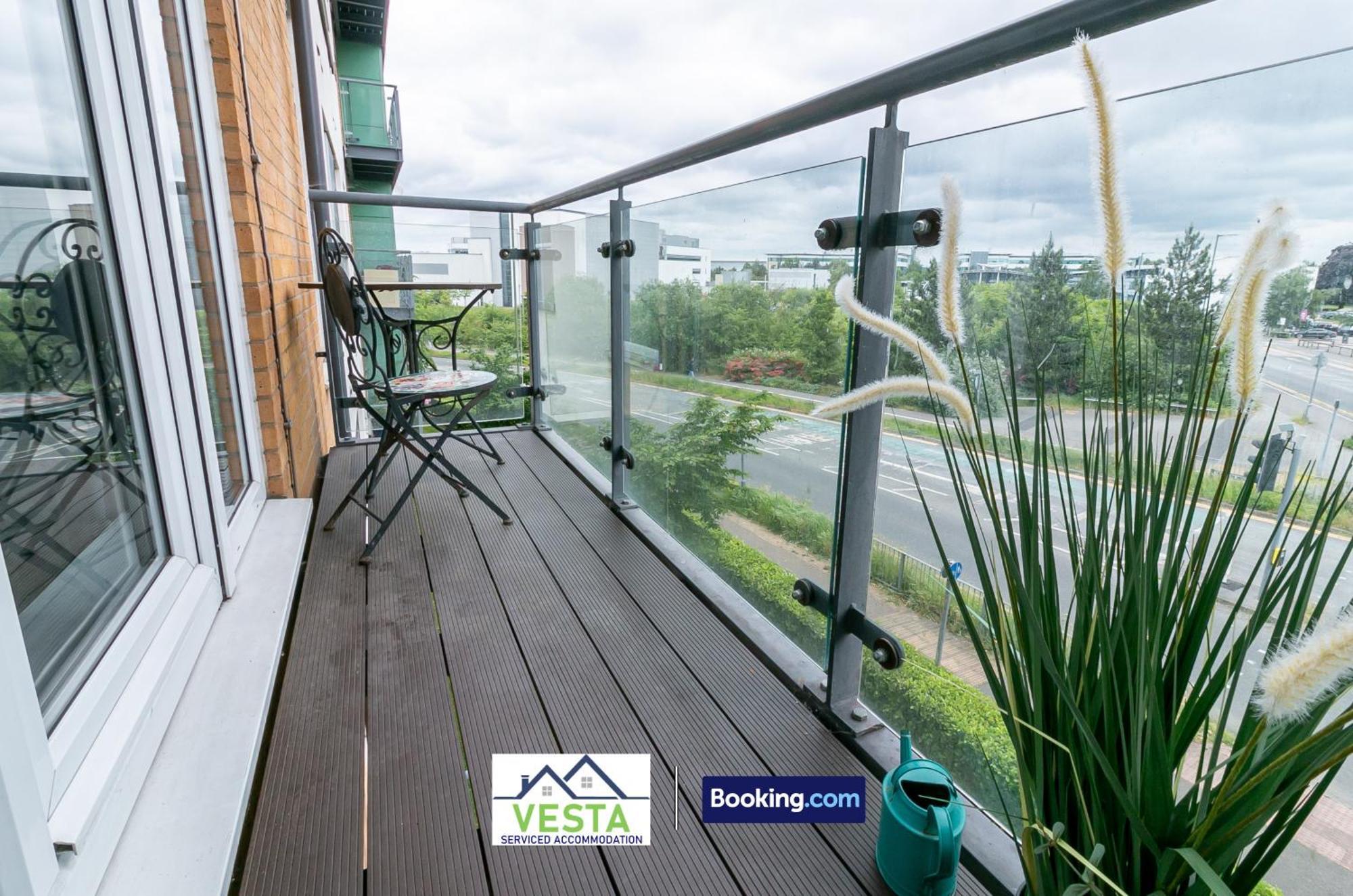 Two Bedrooms By Vesta Serviced & Short Lets Hatfield With Free Wifi Apartment