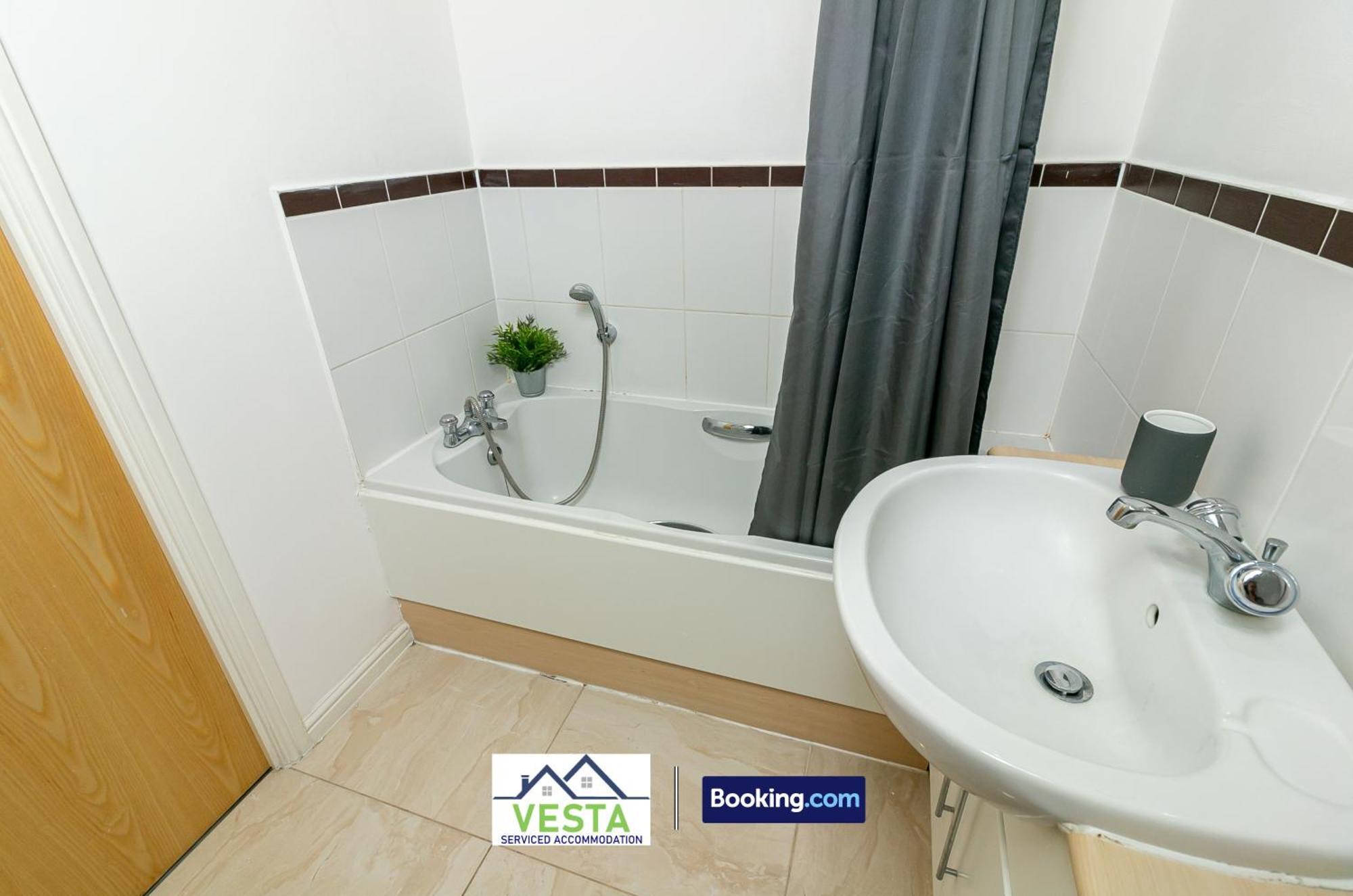 Two Bedrooms By Vesta Serviced & Short Lets Hatfield With Free Wifi *